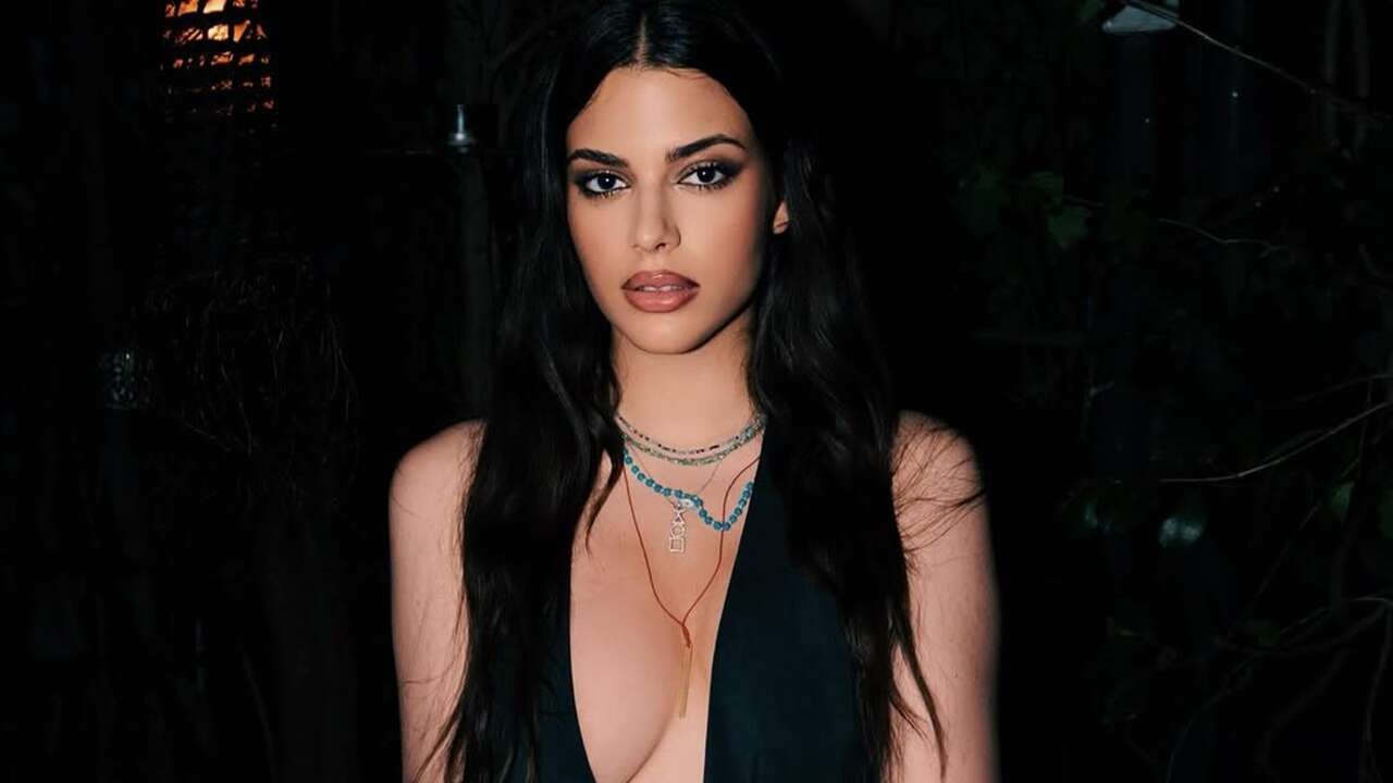 Bikiniyle havalimanına gelen Derin Talu: ''Üstümü değiştirmeyi unuttum''