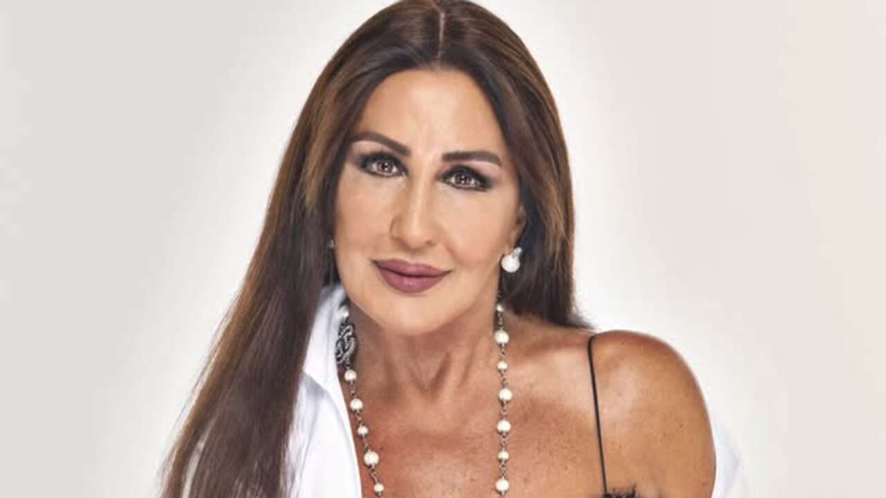 Sevenleri endişeli: Nükhet Duru hastaneye kaldırıldı