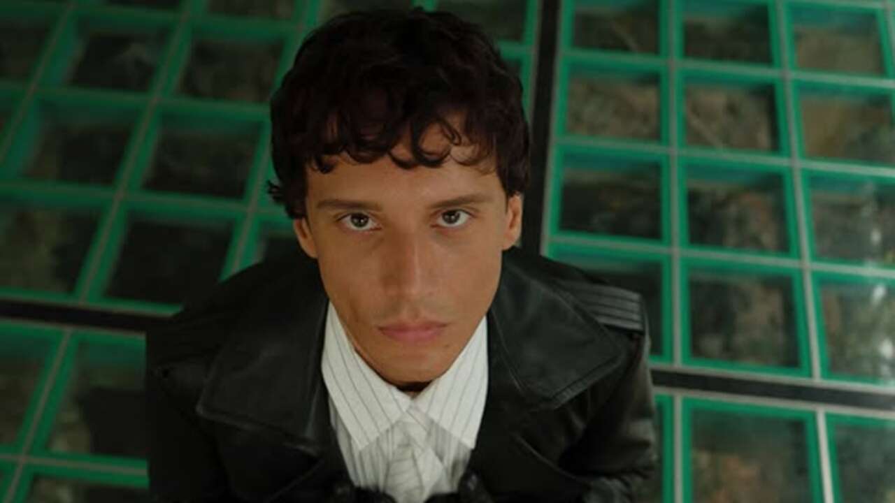 Bandajla sahneye çıktı, zor anlar yaşadı: Edis'in hastalığı ortaya çıktı