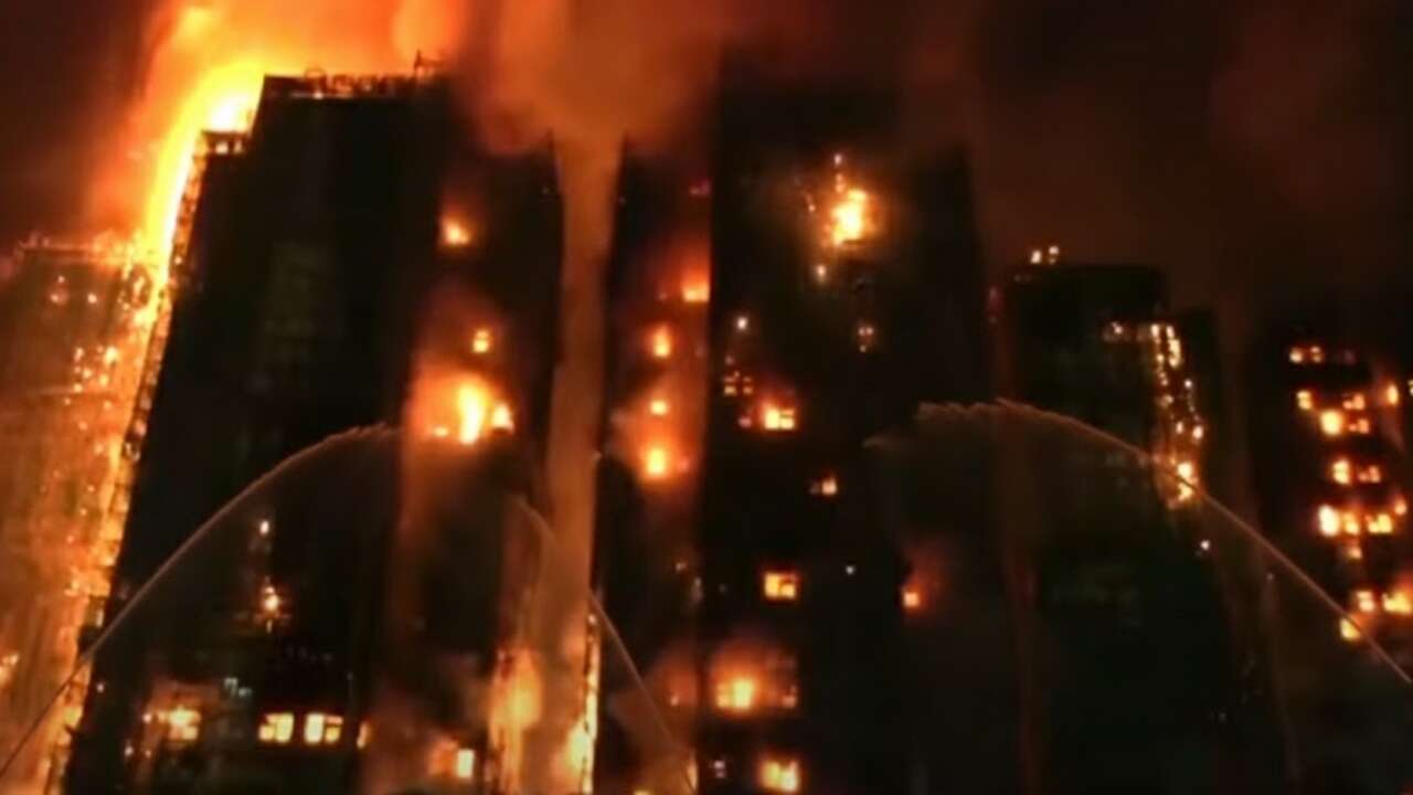 77 yılın en büyük felaketi! Hong Kong'da tarihi site yangını: En az 75 ölü