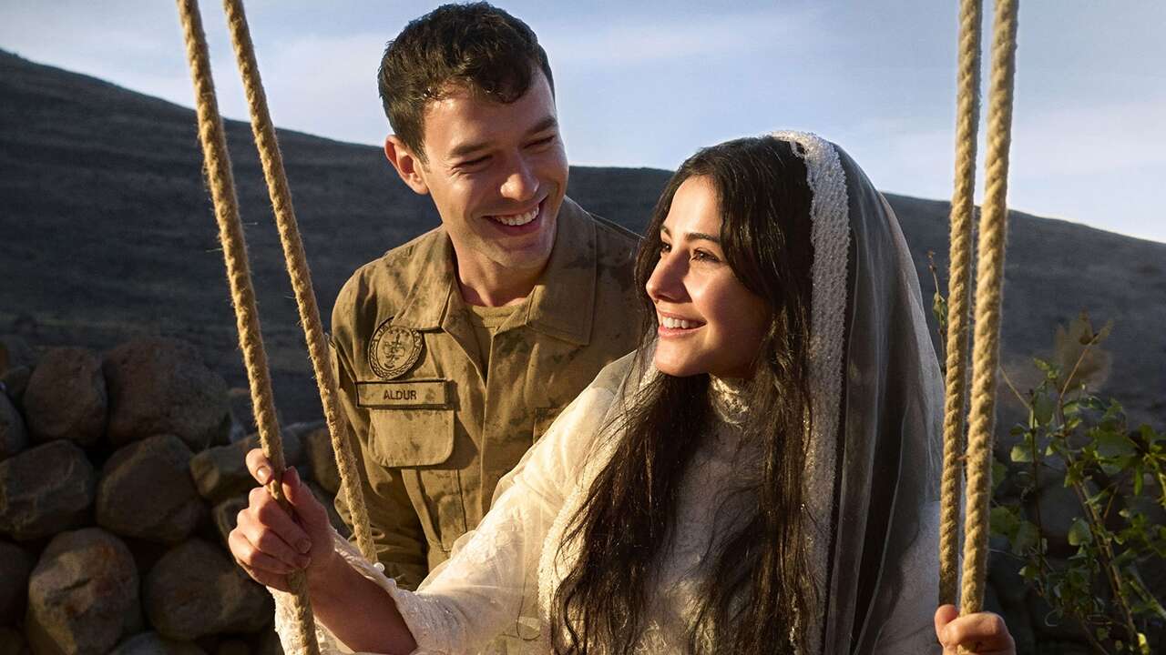 Star TV'nin yeni dizisinden harika başlangıç: Aytaç Şaşmaz ve Helin Kandemir büyüledi!