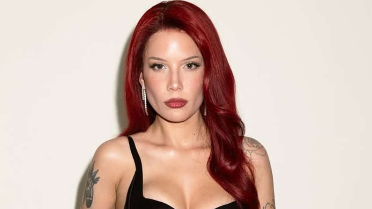 ABD'li ünlü şarkıcı yine şaşırttı: ''Şeker bayramınız kutlu olsun''