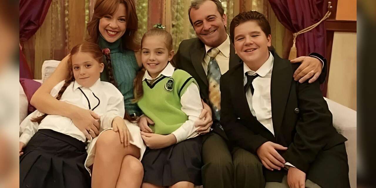 Eski kadro yeniden bir arada! 'Sihirli Annem' Defne Joy Foster sürpriziyle sinemada