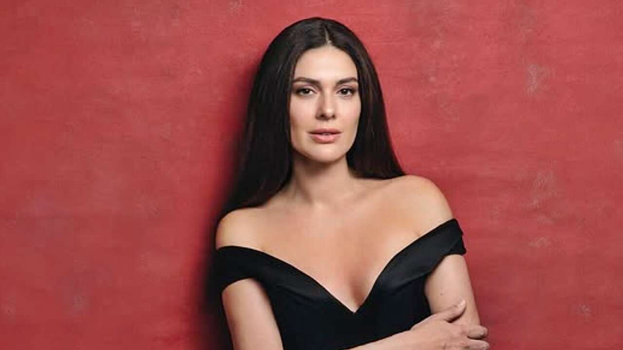 Bergüzar Korel'den zayıflama iğnesi iddialarına yanıt: 'Midemi aldırdım!'