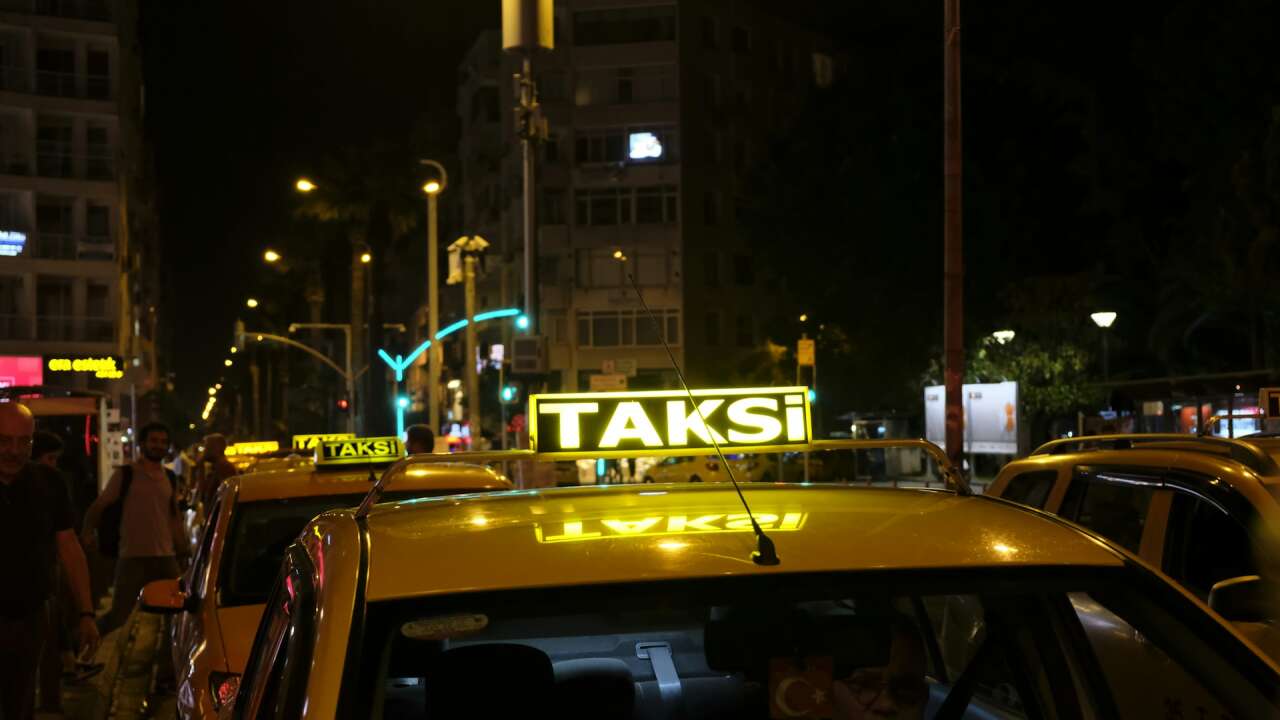 İBB duyurdu: Taksi sorunu yakında bitiyor!