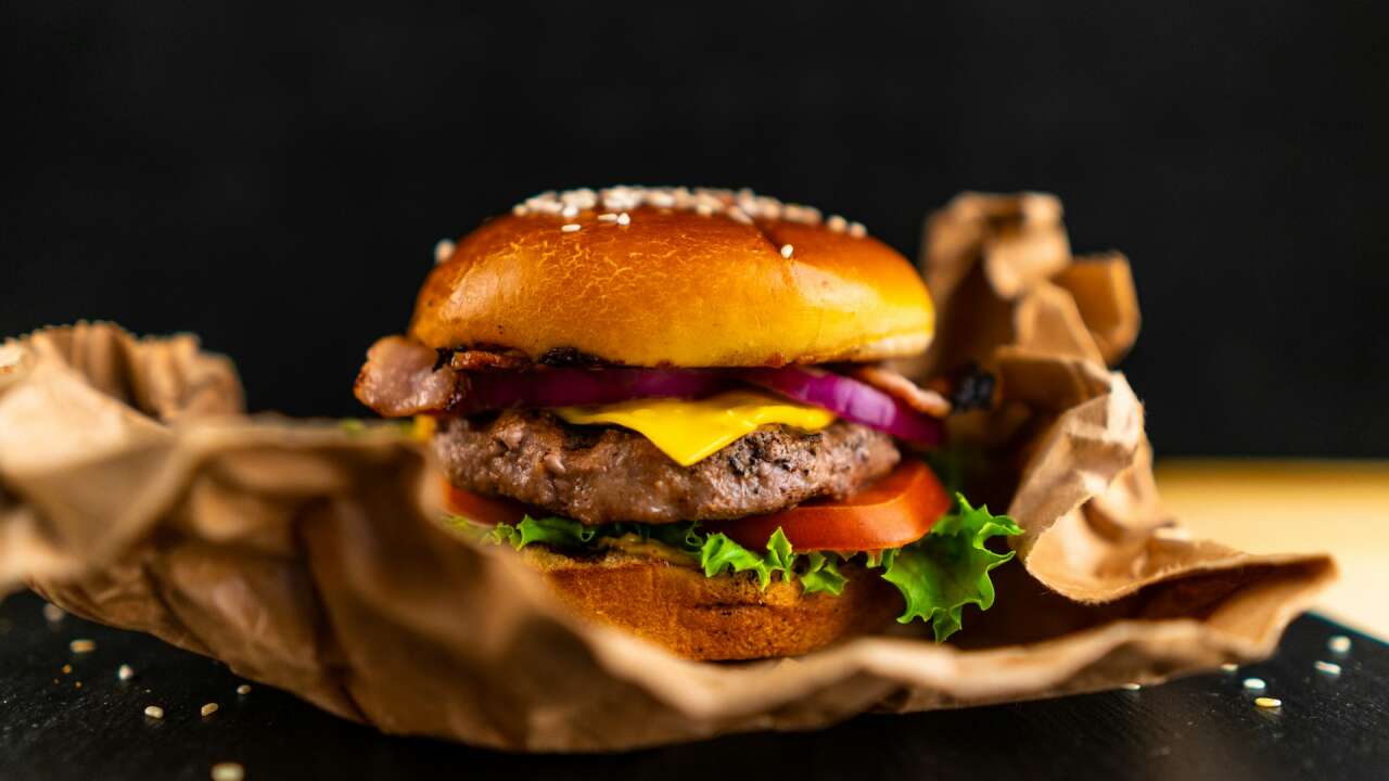 Antalya Havalimanı'ndaki hamburger fiyatları İngiltere'de manşet oldu: ''Gerçekten çılgın''