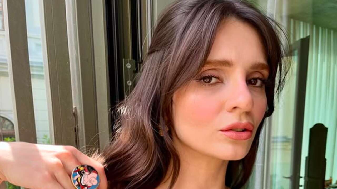 Meriç Aral, karnı burnunda pozlarıyla sosyal medyayı salladı