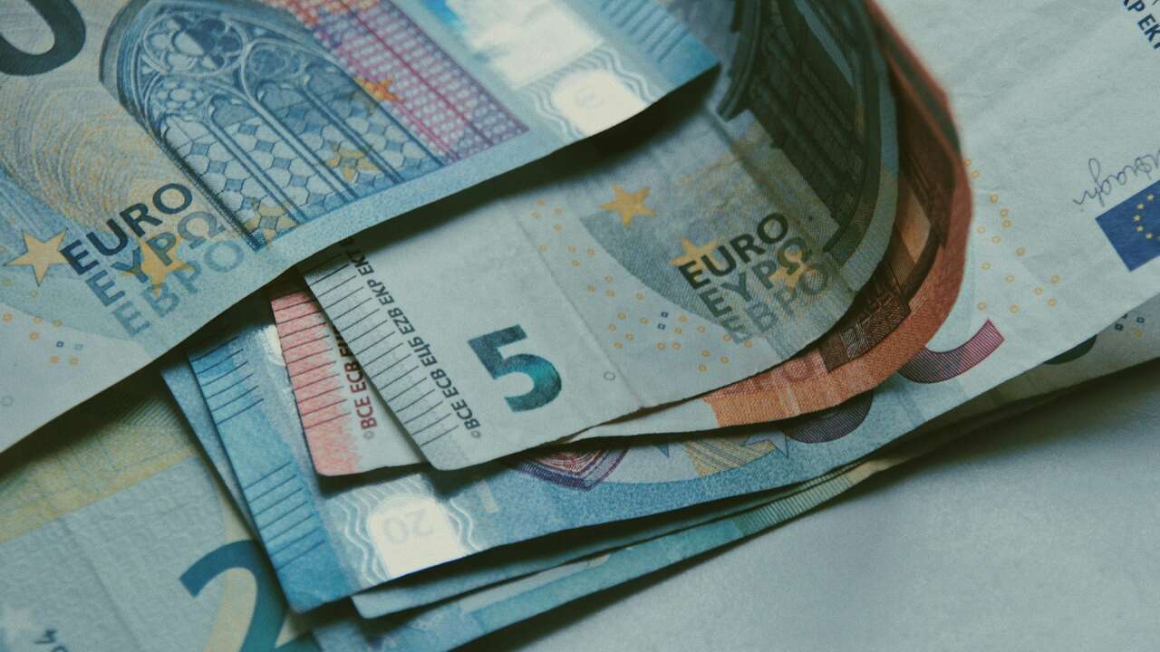 Alman devi Commerzbank tarih verdi: Euro, 56 TL'ye çıkacak!