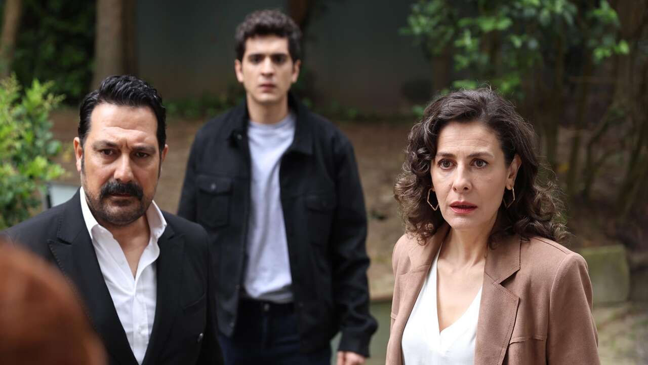 Ebru Özkan ile Bülent İnal'ı buluşturan ''Can Borcu'' dizisinde beklenmedik ayrılık