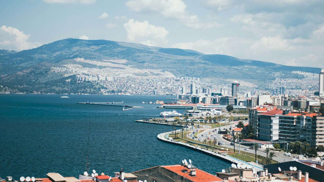 İzmir'de su krizi: Gece kesintileri başlıyor, tatilciler akın akın terk ediyor