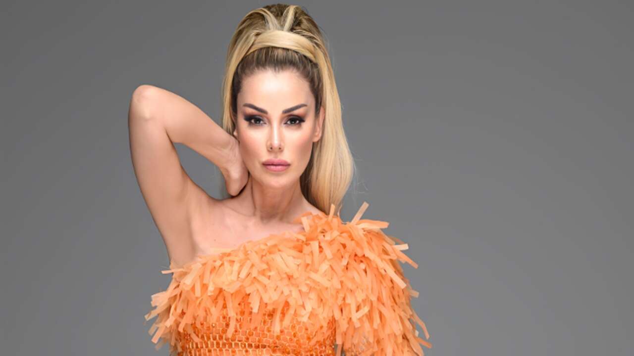 Petek Dinçöz photoshopu abarttı, benzetmeler gecikmedi: ''Jennifer Lopez haddini bilecek''