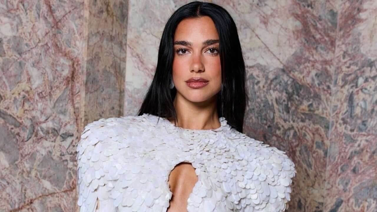 Dua Lipa'dan üçüncü vatandaşlık hamlesi: Belgesini Cumhurbaşkanı verdi