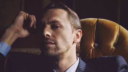 Metin Akdülger’den “Sahtekarlar” Sürprizi! Takip Hamlesi Sosyal Medyayı Karıştırdı