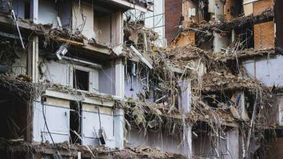 Gebze'de kabus sürüyor: Yıkımın yanındaki binadan çatırtı sesleri geldi, 21 daire boşaltıldı