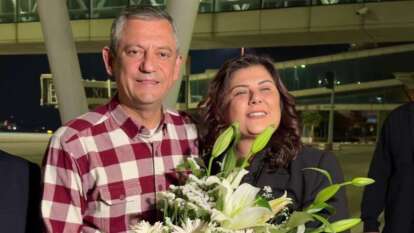 CHP'den istifa eden Özlem Çerçioğlu AKP Genel Merkezi'nde